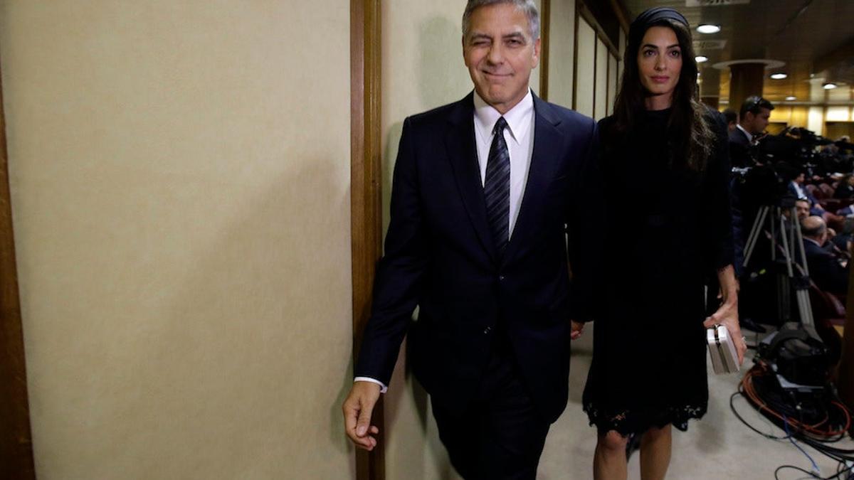 El look de Amal Clooney para visitar al papa Francisco