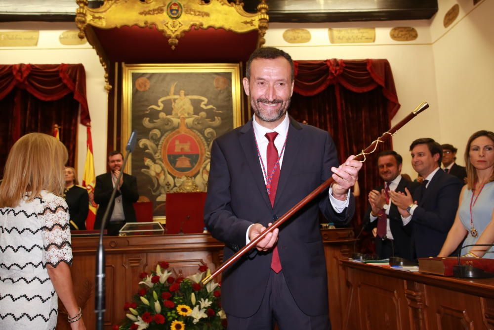 Toma de posesión de Carlos González como alcalde de Elche 2019.