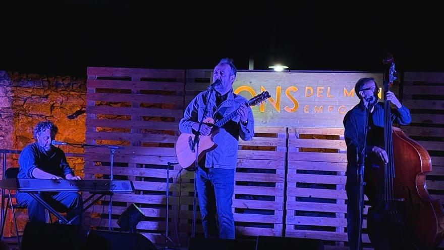 Sons del Món clou l'edició d'enguany amb un concert "íntim i proper" de Roger Mas al celler dels Aspres de Cantallops