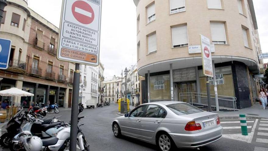 200 coches se cuelan al día por San Fernando pese a la cámara