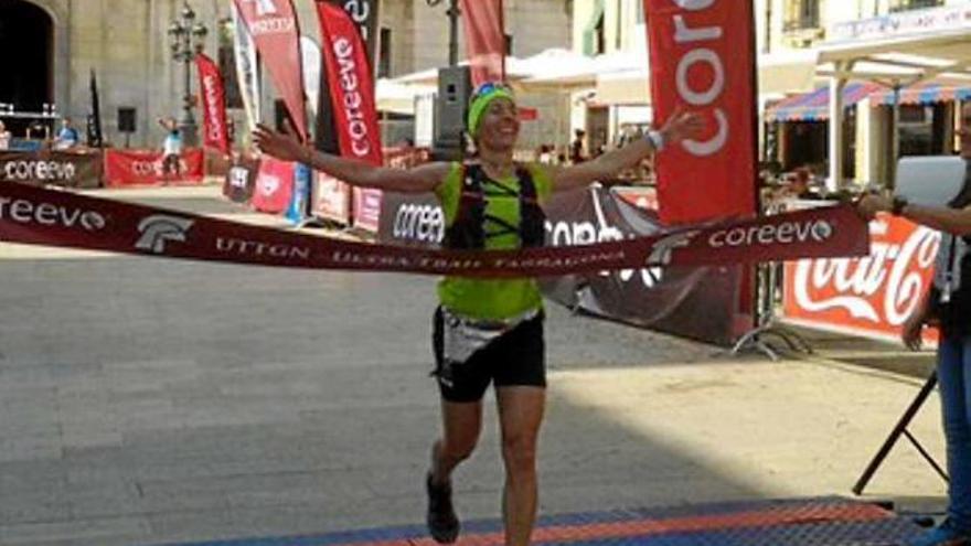 Laia Díez entrant a meta a l&#039;Ultra Trail de Tarragona