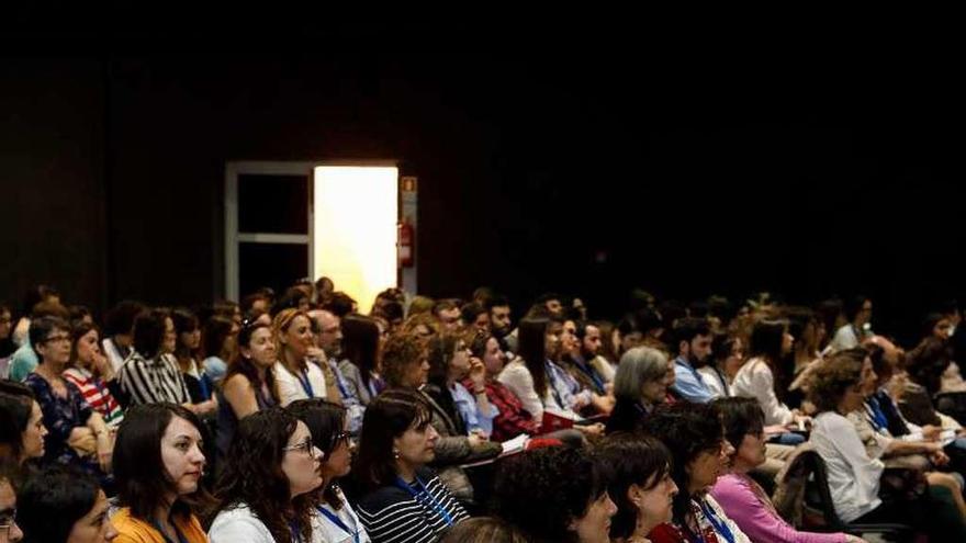 Asistentes ayer al encuentro de residentes de medicina y enfermería familiar celebrado en el recinto ferial.