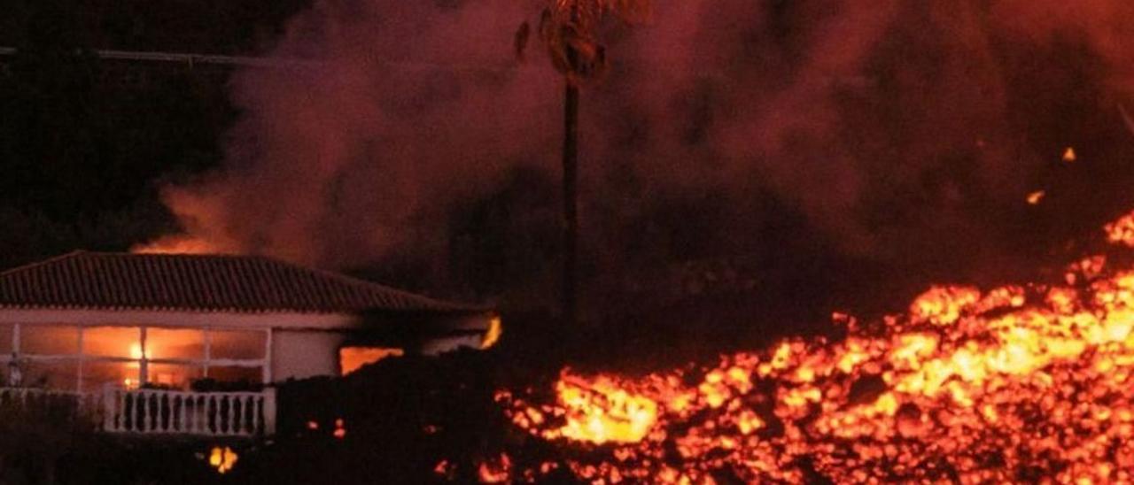 El volcán de La Palma en erupción