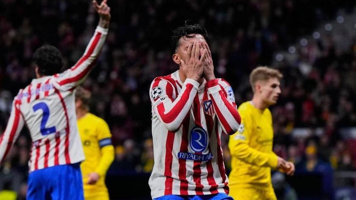 Nico González se lamenta tras una ocasión fallada en el Atlético-Bodo/Glimt.