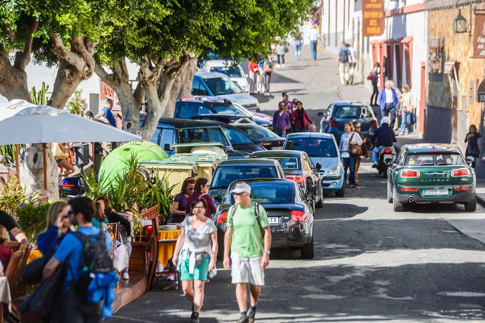 AMBIENTE TURISTAS EN TEJEDA