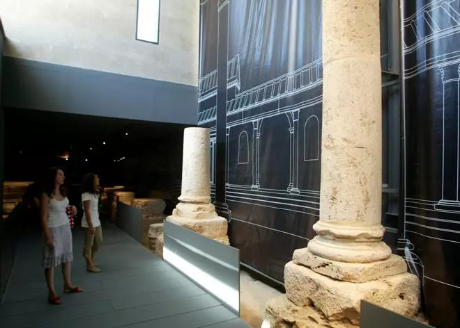 Los 631 motivos para elevar la mirada al pasear por València