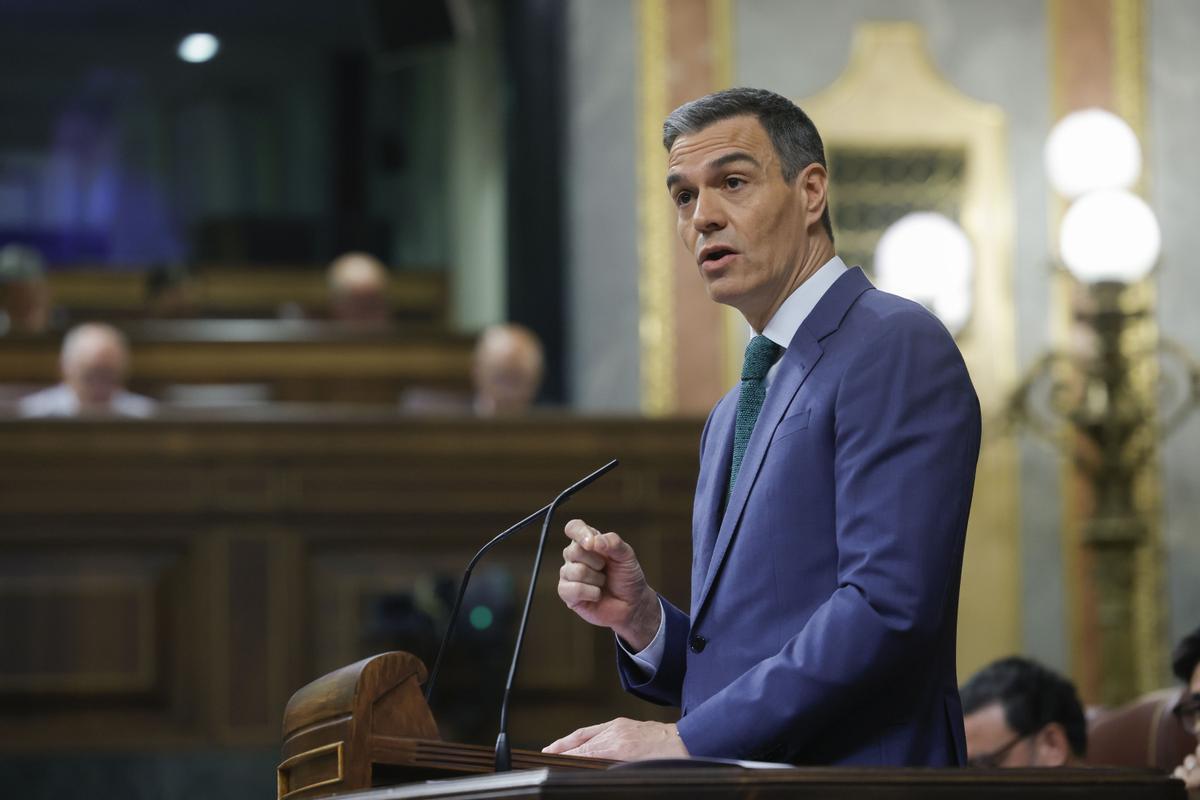 El presidente del Gobierno, Pedro Sánchez, durante la presentación del plan de regeneración este miércoles en el Congreso.
