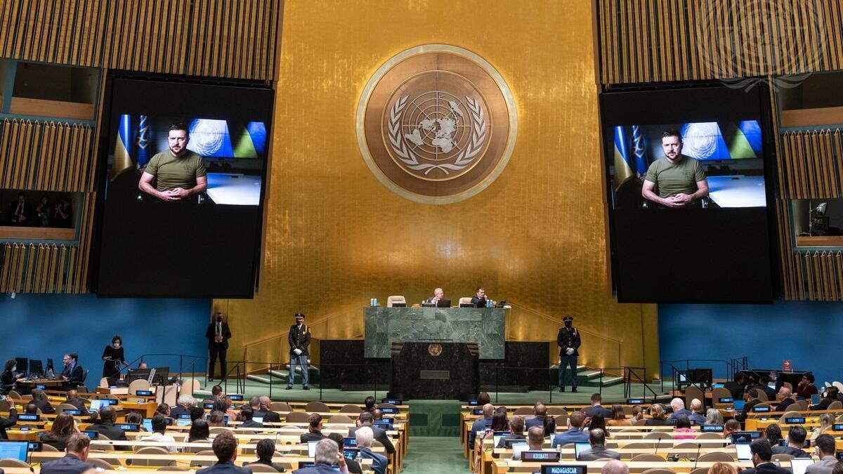 El presidente de Ucrania, Volodimir Zelenski, hablando por teleconferencia en la 77ª Asamblea General de la ONU.