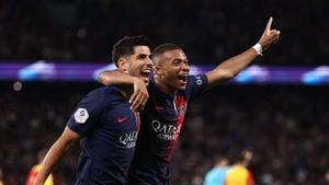 Asensio y Mbappé celebrando un gol