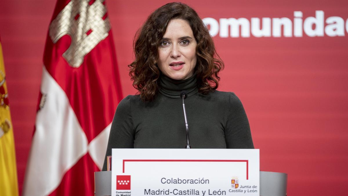 La presidenta de la Comunidad de Madrid, Isabel Díaz Ayuso, interviene durante la firma de un protocolo general de políticas públicas, en la Real Casa de Correos, a 25 de noviembre de 2022, en Madrid (España).