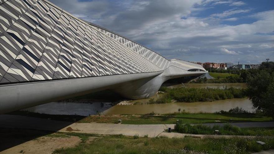 La licitación para el cerramiento del pabellón puente, de nuevo desierta