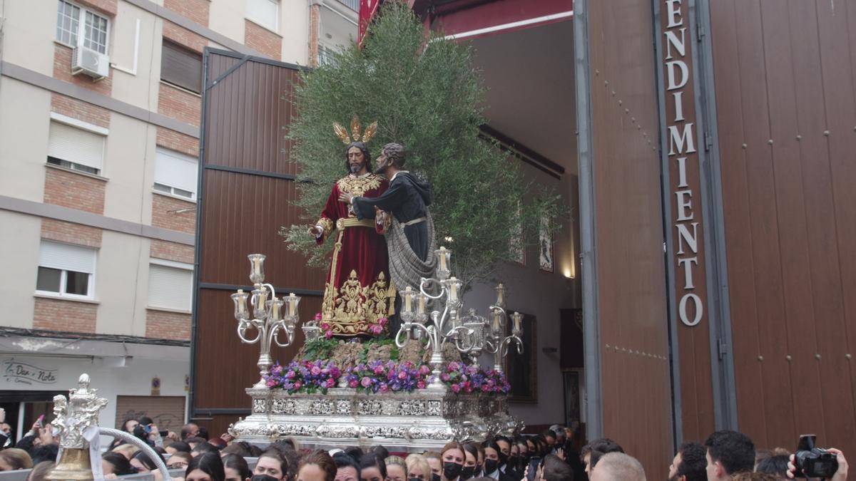 Prendimiento ha sido la primera en ponerse en la calle en este Vía Crucis Magno.