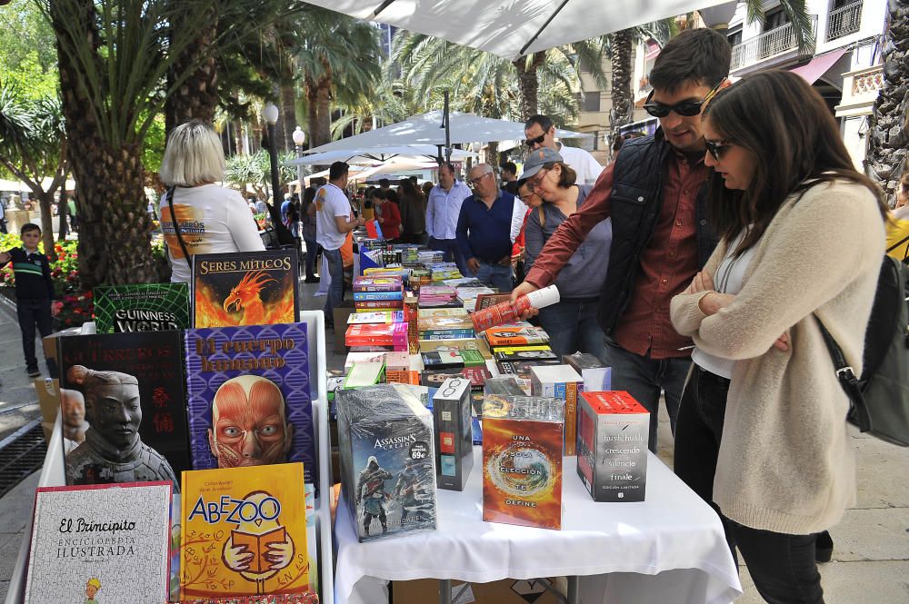 La Glorieta acoge la celebración del Día del Libro