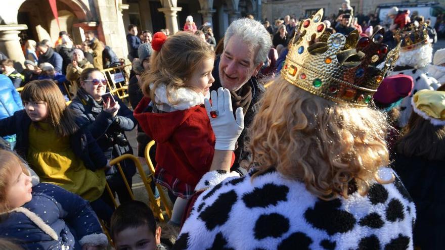 Cabalgata de Reyes 2019 | Una multitud recibe ilusionada a los Reyes Magos en Pontevedra