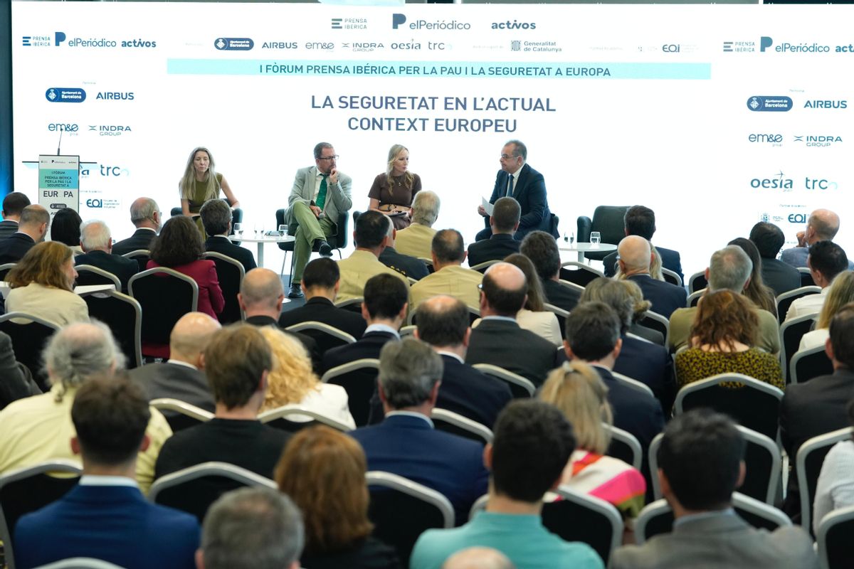 Silvia Gamo, directora general de la Fundación Círculo de Tecnologías para la Defensa y la Seguridad; Raül Blanco, director general de estrategia de SAPA; Vanessa Jaklitsch, directora de Comunicación, Márketing y Relaciones Institucionales de EOI, y Albert Sáez, director de EL PERIÓDICO