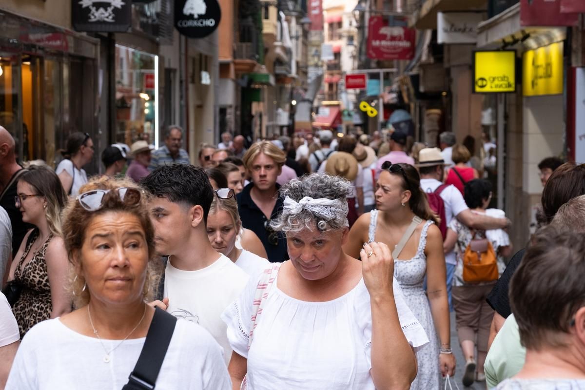 Saturación en la calle Sant Miquel de Palma, este martes al mediodía