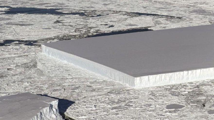 La NASA encuentra un iceberg en forma de rectángulo perfecto