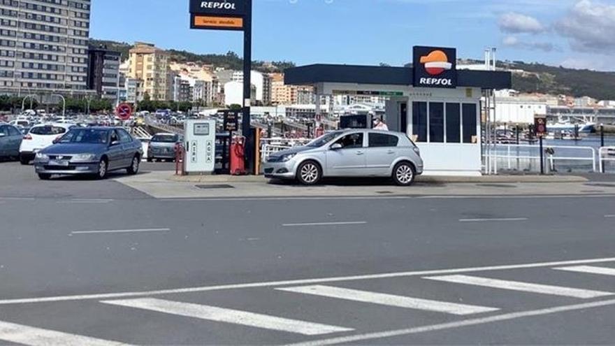 Licitan la explotación de las gasolineras de los puertos de Ribeira, Portocubelo, Meloxo y Cambados