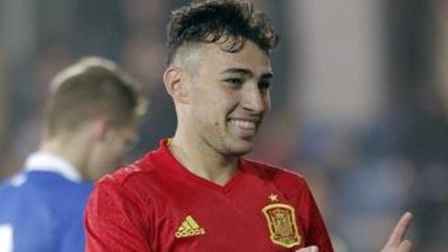 Munir El Haddadi celebra uno de sus dos goles frente a Estonia, ayer en Pontevedra.