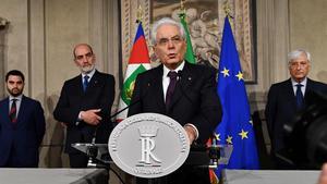 El presidente italiano Sergio Mattarella se dirige a los medios tras la reunión con el candidato a primer ministro Giuseppe Conte el pasado domingo 27 de mayo. 