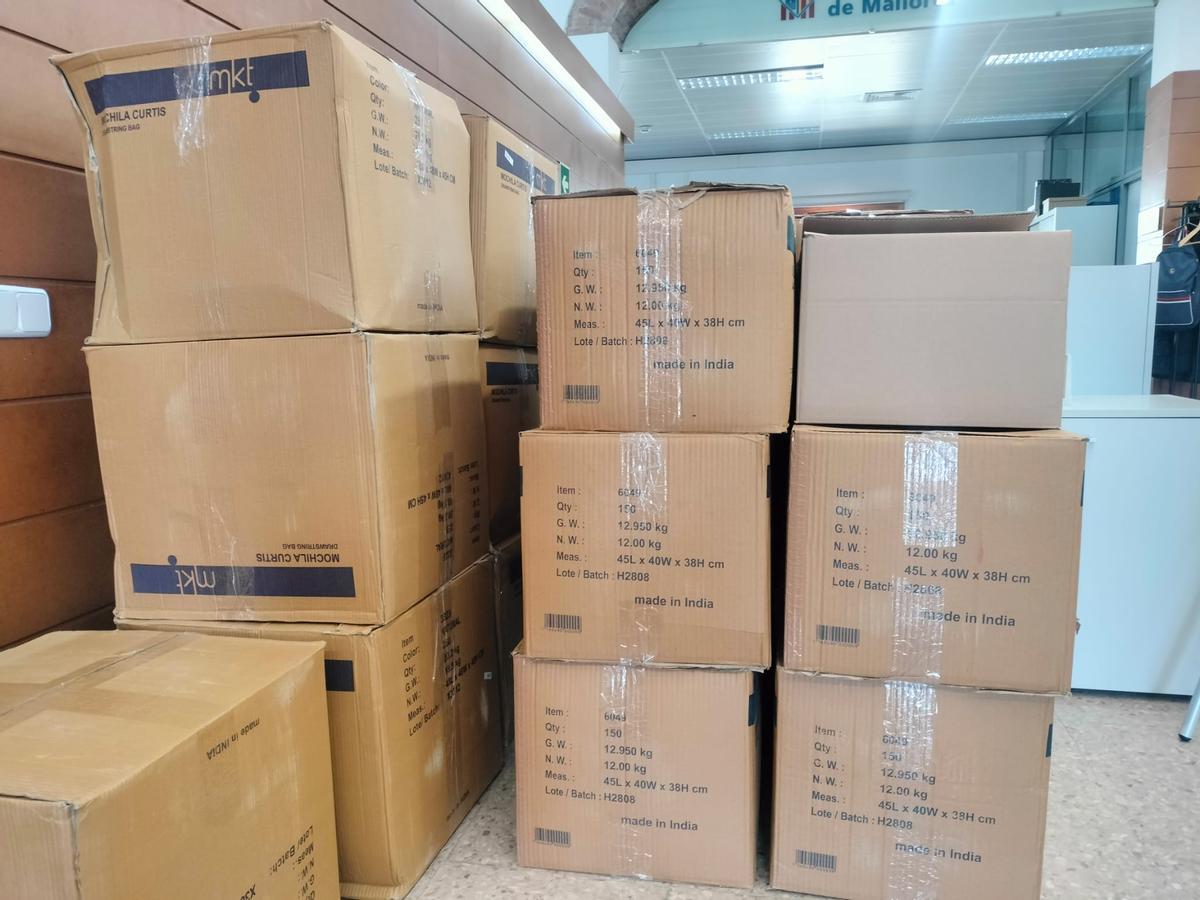 Imagen de las cajas con el material promocional en las dependencias del Consell de Mallorca.