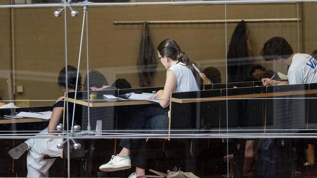 Alumnat realitzant les proves d’accés a la universitat, aquest mes de juny.