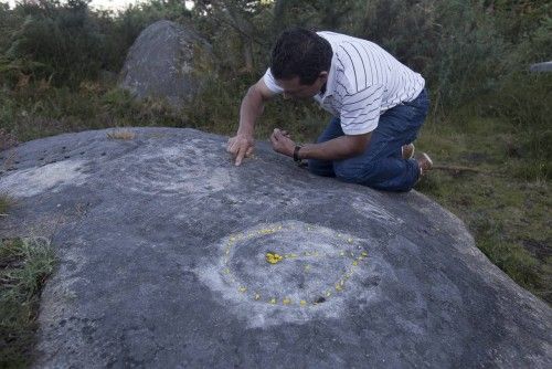 Atentan contra dos petroglifos en Chandebrito