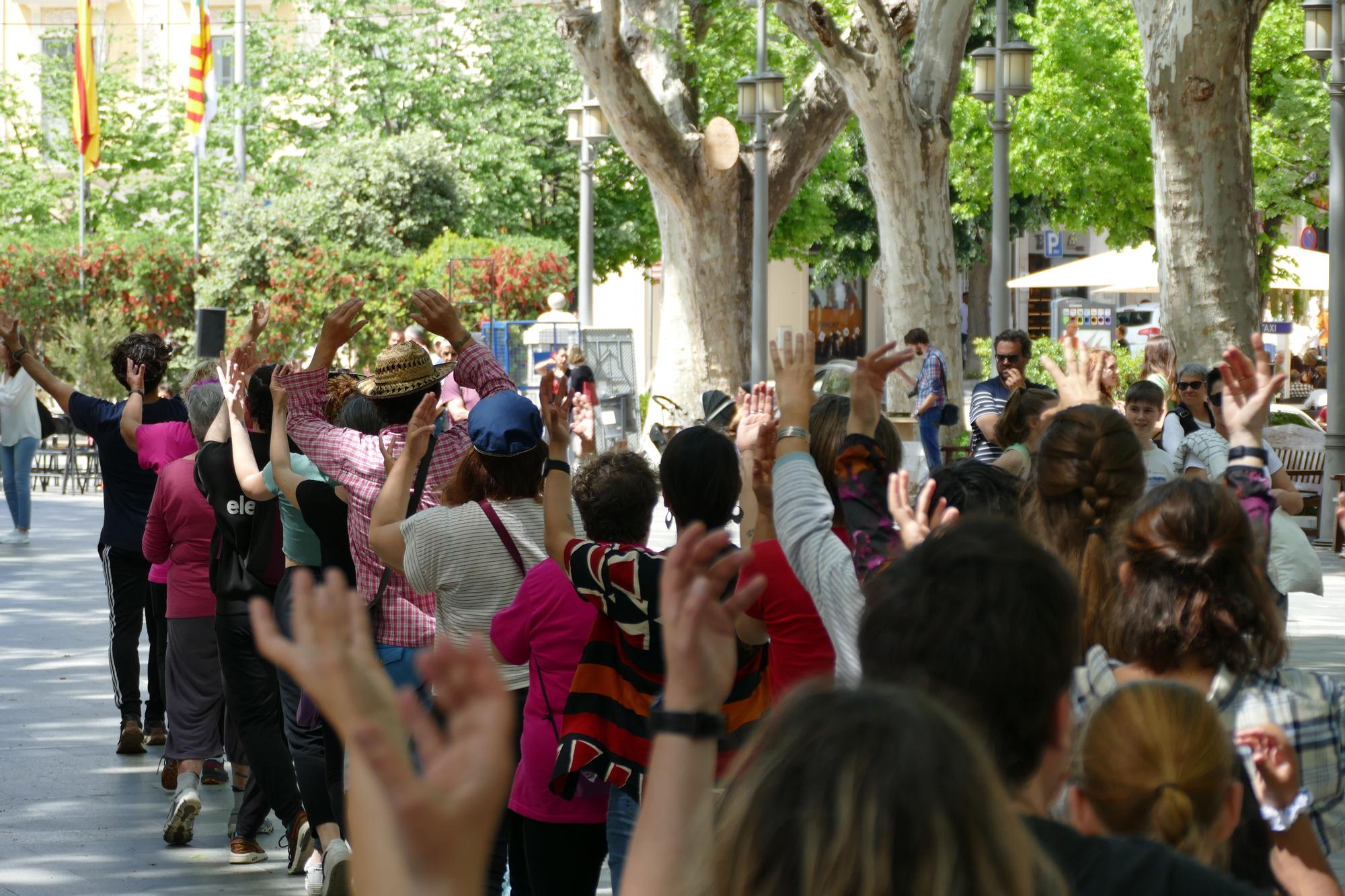 Dues exposicions, un programa de ràdio i el dia de la dansa animen el matí del dissabte de Santa Creu