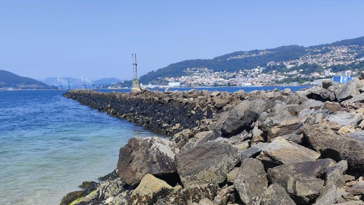 El espigón de playa de A Punta, en la que el bañisgta rescató al niño