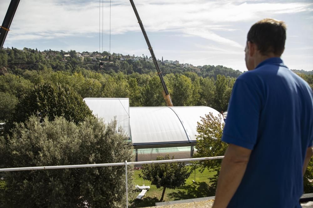 El GEiEG instal·la la nova cúpula de la piscina de 50 metres al complex de Sant Ponç de Girona