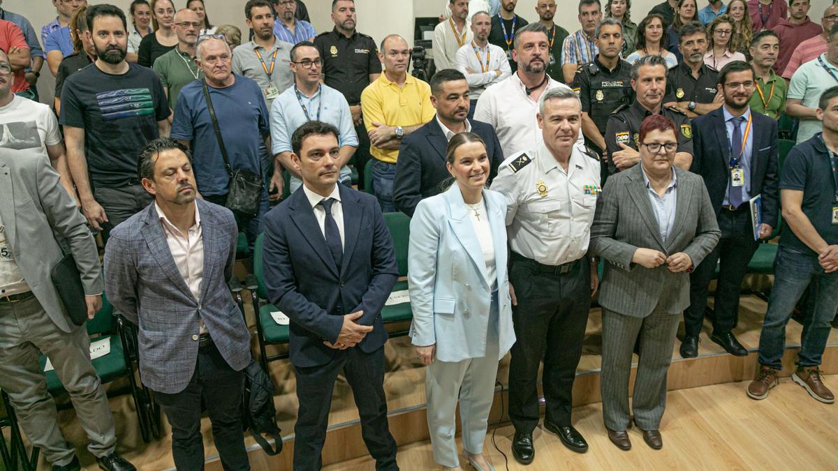 La presidenta del Govern Marga Prohens, el jefe superior de Policía de Baleares José Luis Santafé, el secretario general del SUP de Baleares Manuel Pavón y la secretaria General Mónica Gracia, en el congreso del SUP en Palma.