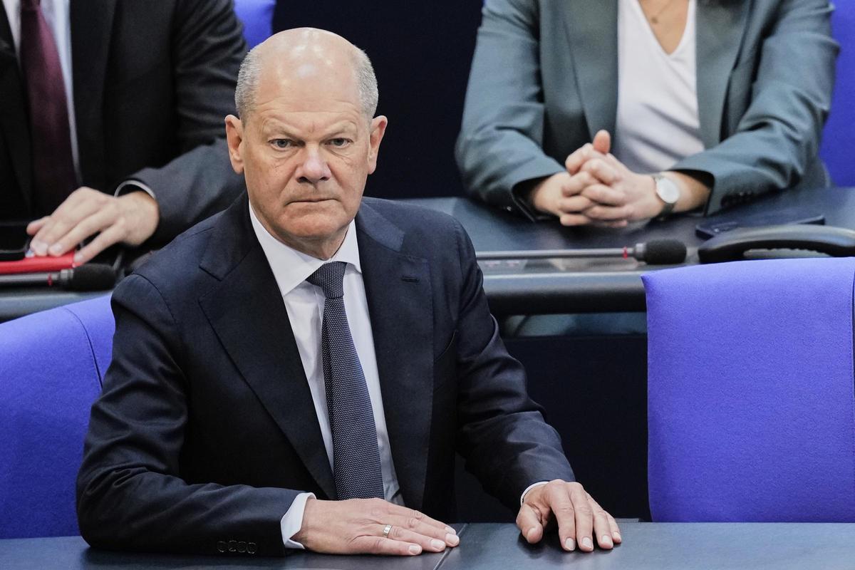 El canciller en funciones, Olaf Scholz, durante la votación en el Bundestag.