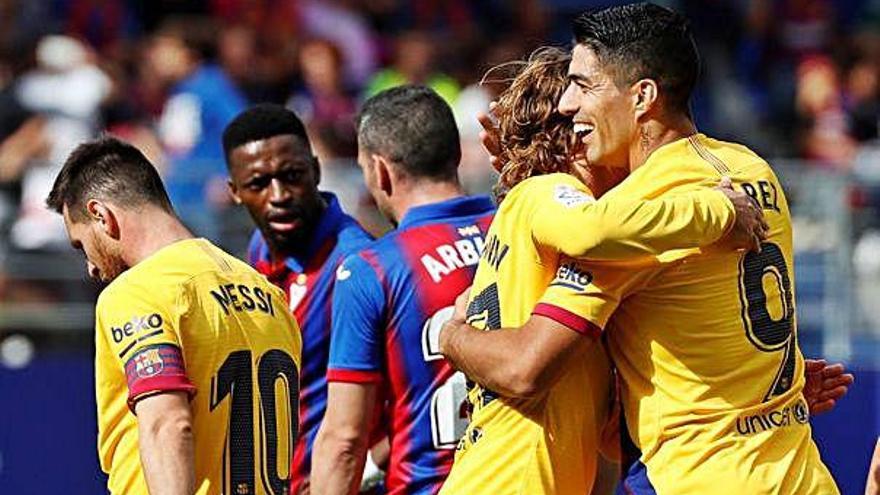 Leo Messi, Antoine Griezmann i Luis Suárez celebrant un dels gols.