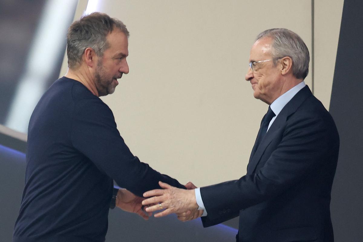 Florentino Pérez saluda a Hans-Dieter Flick