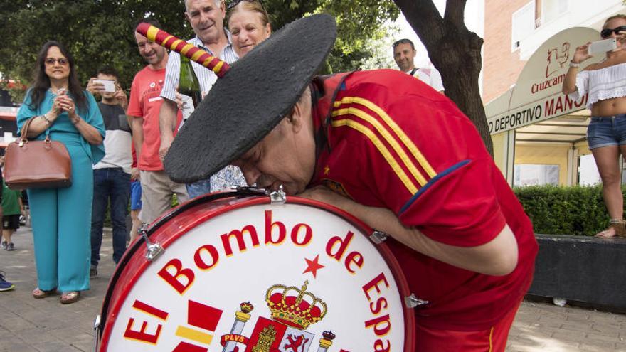 Manolo pide ayuda al Rey y a Sánchez por el veto a su bombo en los estadios