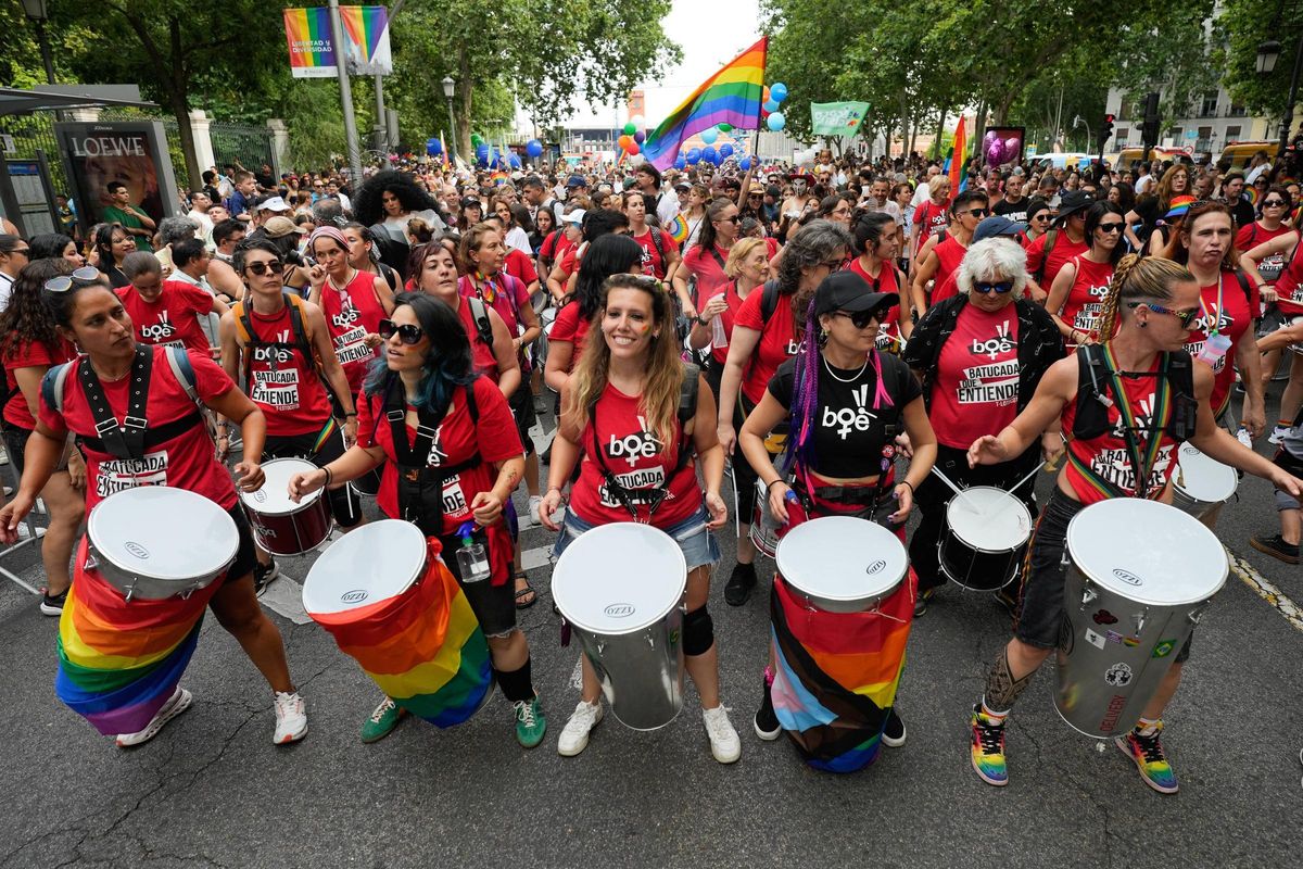 Batucada durante la gran marcha del Orgullo en Madrid.
