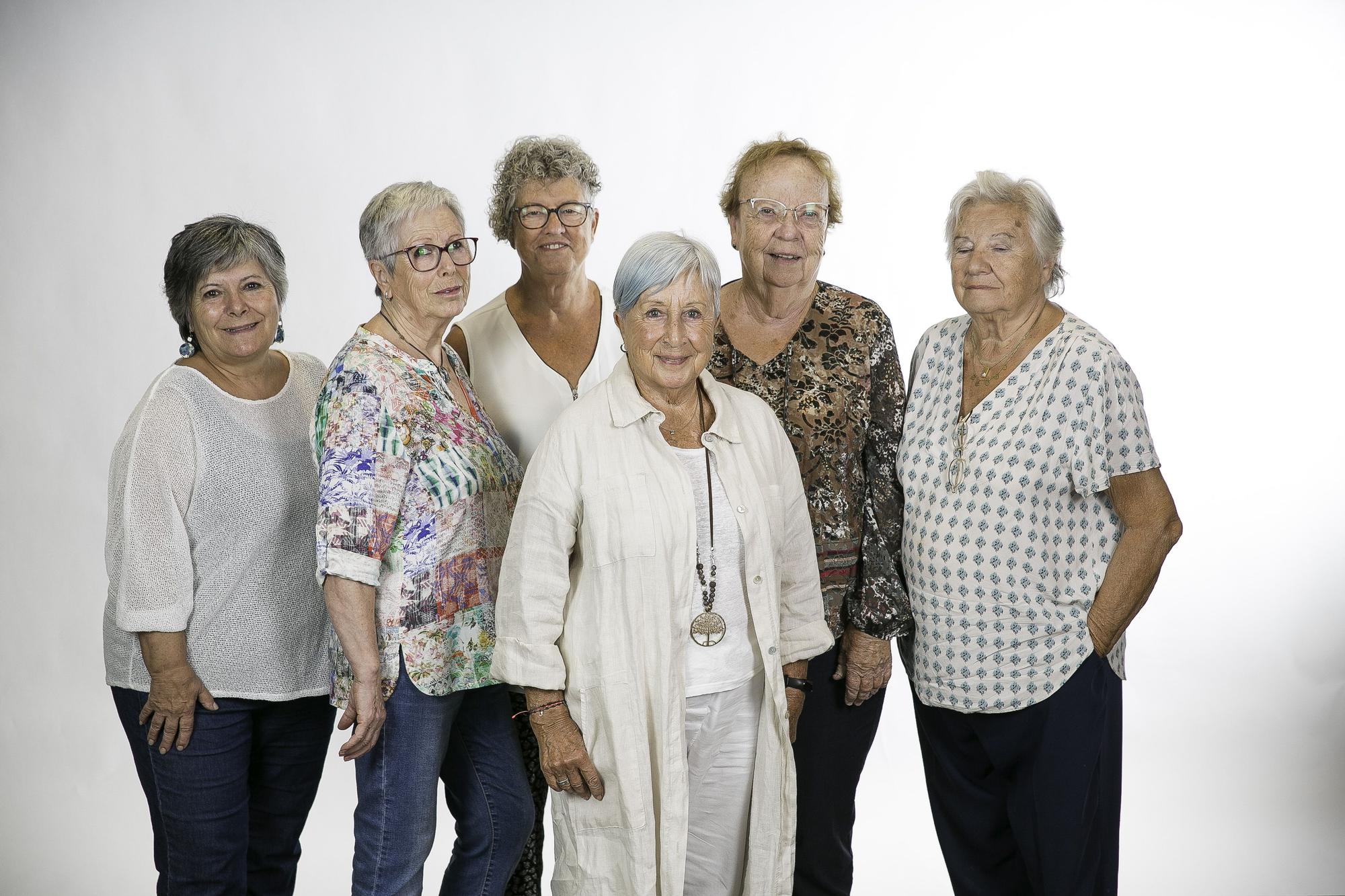 Barcelona 23/09/2022 La revolución de las viejas. La generación de las mujeres que en los 70 cambiaron las reglas de las mujeres ahora están resignificando el envejecimiento femenino y poniendo luz sobre sus principales problemas. TERESA FRANCO INES SANCHEZ MARGA MANZANARES ROSA XIVILLE M LLUISA PI PLANAS JOANA BINEFA Fotografia de JOAN CORTADELLAS