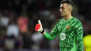 Iñaki Peña, portero sobre la mesa para el Valencia CF