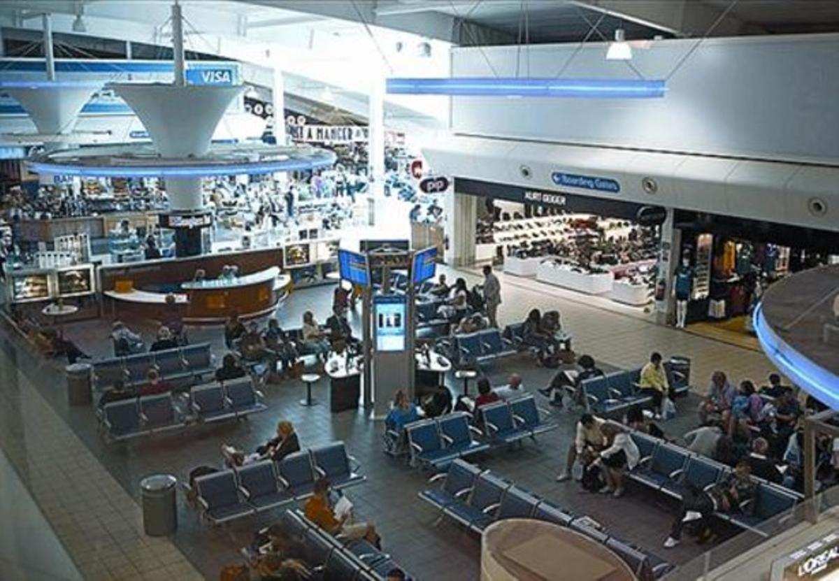 Aparador 8Aeroport de Luton, que Abertis vol vendre. Aparador 8Aeroport de Luton, que Abertis vol vendre.