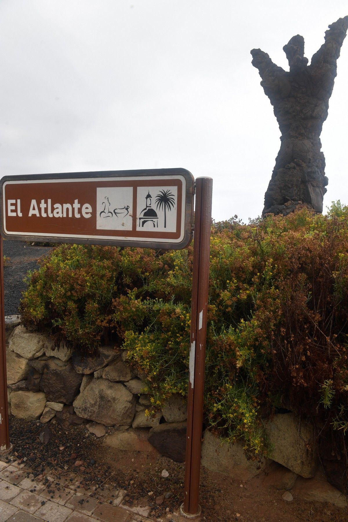 Estado de abandono de la zona de El Atlante