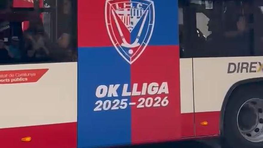 Imatges del bus amb els jugadors de l'Igualada Rigat