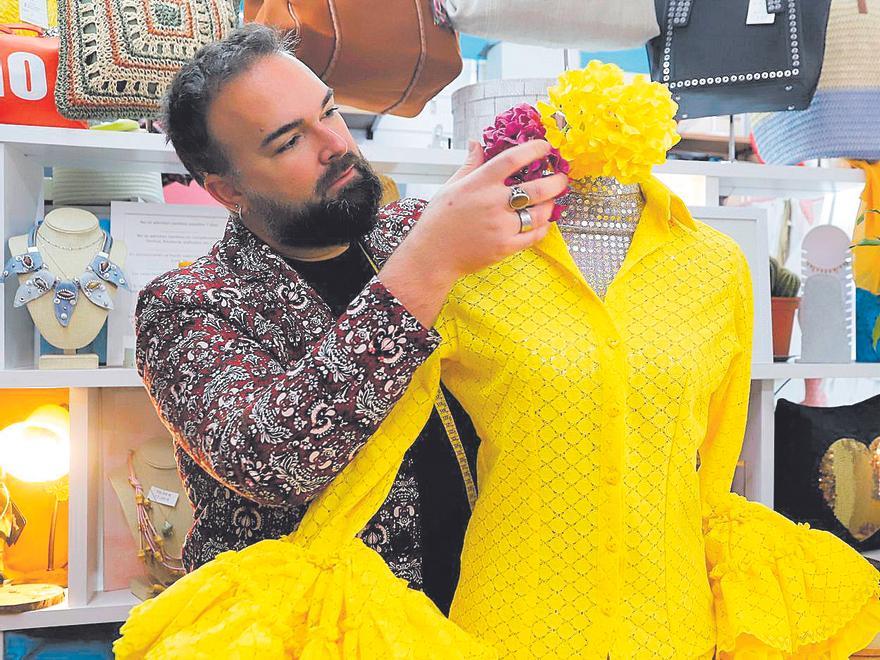 Camisa flamenca, en amarillo, diseñada por la firma cordobesa Sergy &amp; Tapiju.