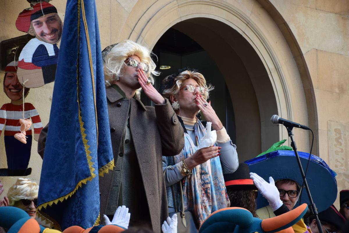 La sermonaire de Solsona reparteix a tort i a dret el matí de diumenge de Carnaval