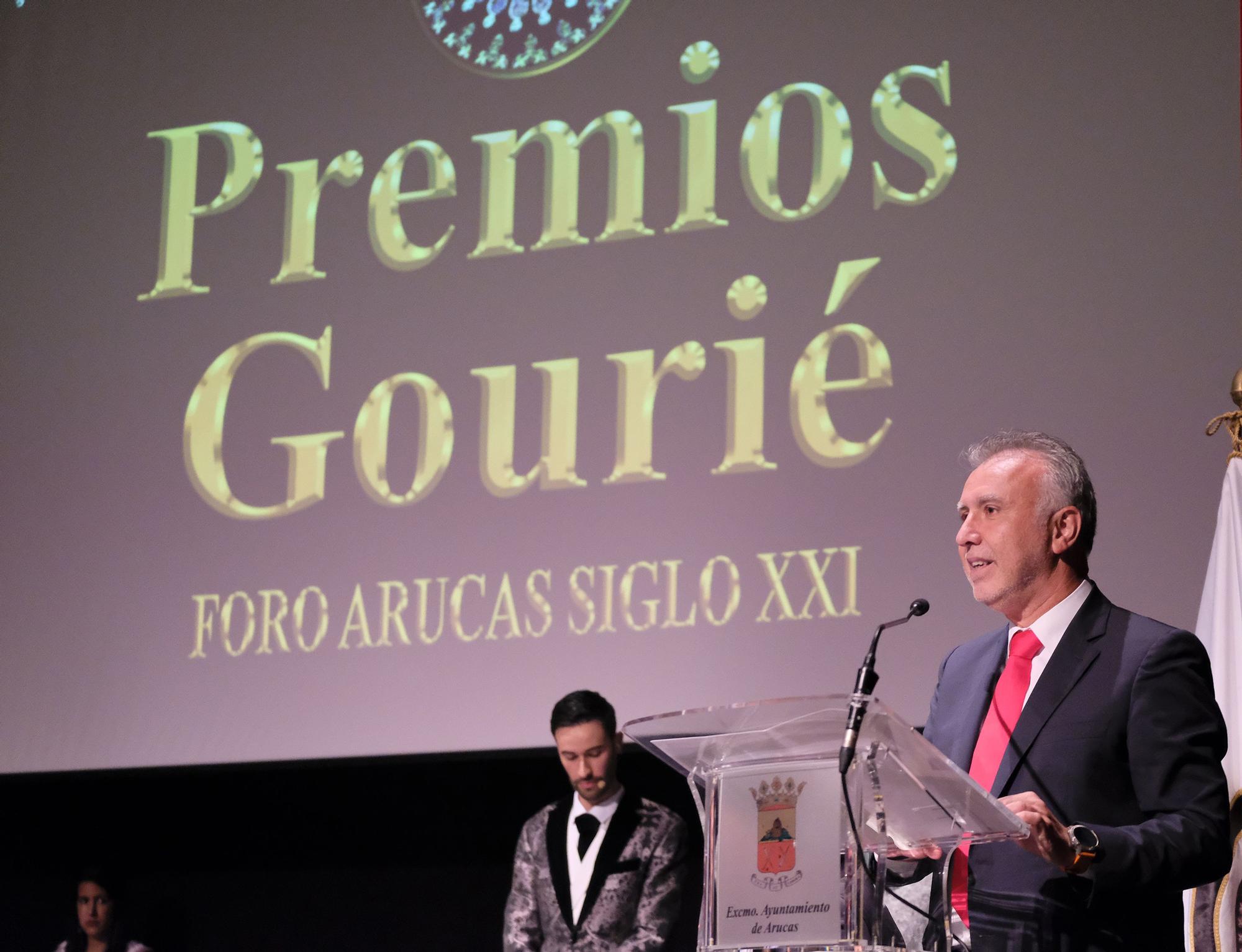 El presidente Torres recibe uno de los premios de Honor Gourié 2022