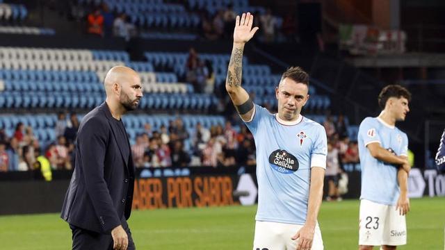 Tanto el capitán, como el entrenador del Celta, con gesto torcido al final del encuentro.