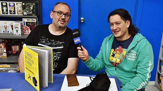 Wicho y el CEO de Alitas Cómics, J. Carlos San Miguel. |   // V. ECHAVE
