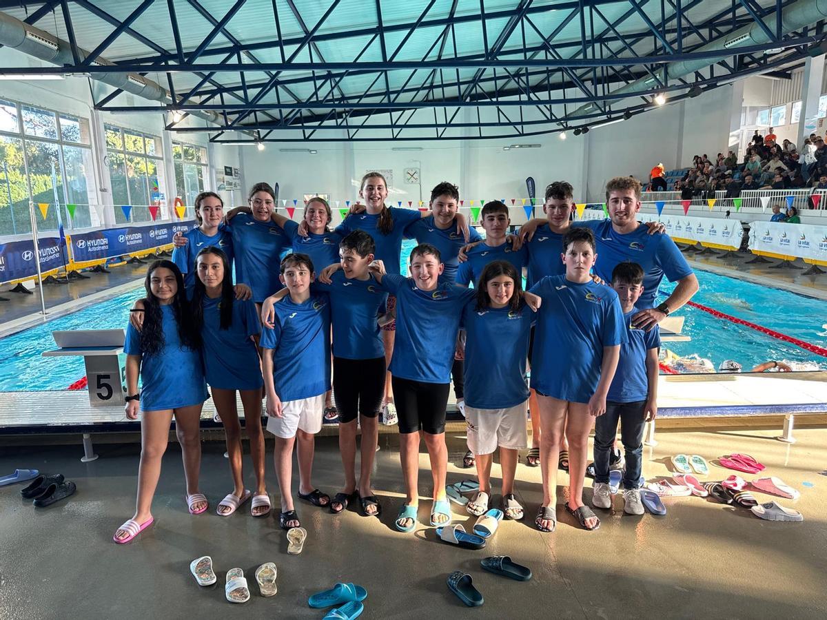Nadadores del Club Natació Xàtiva en la competición celebrada en Gandia.