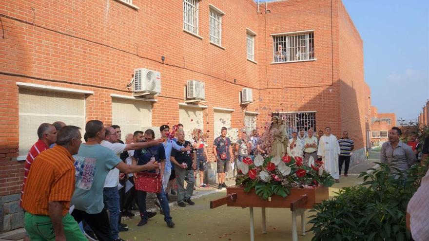 La Merced sale en procesión por la cárcel de Sangonera