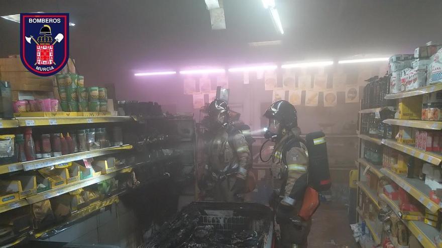 Arde un supermercado en Patiño