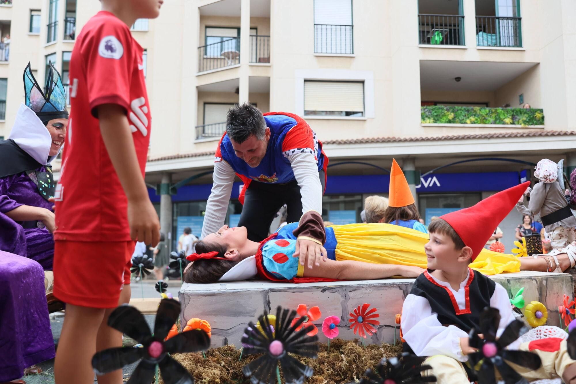 EN IMÁGENES: El desfile de carrozas por las fiestas del Carmen de Luancoi